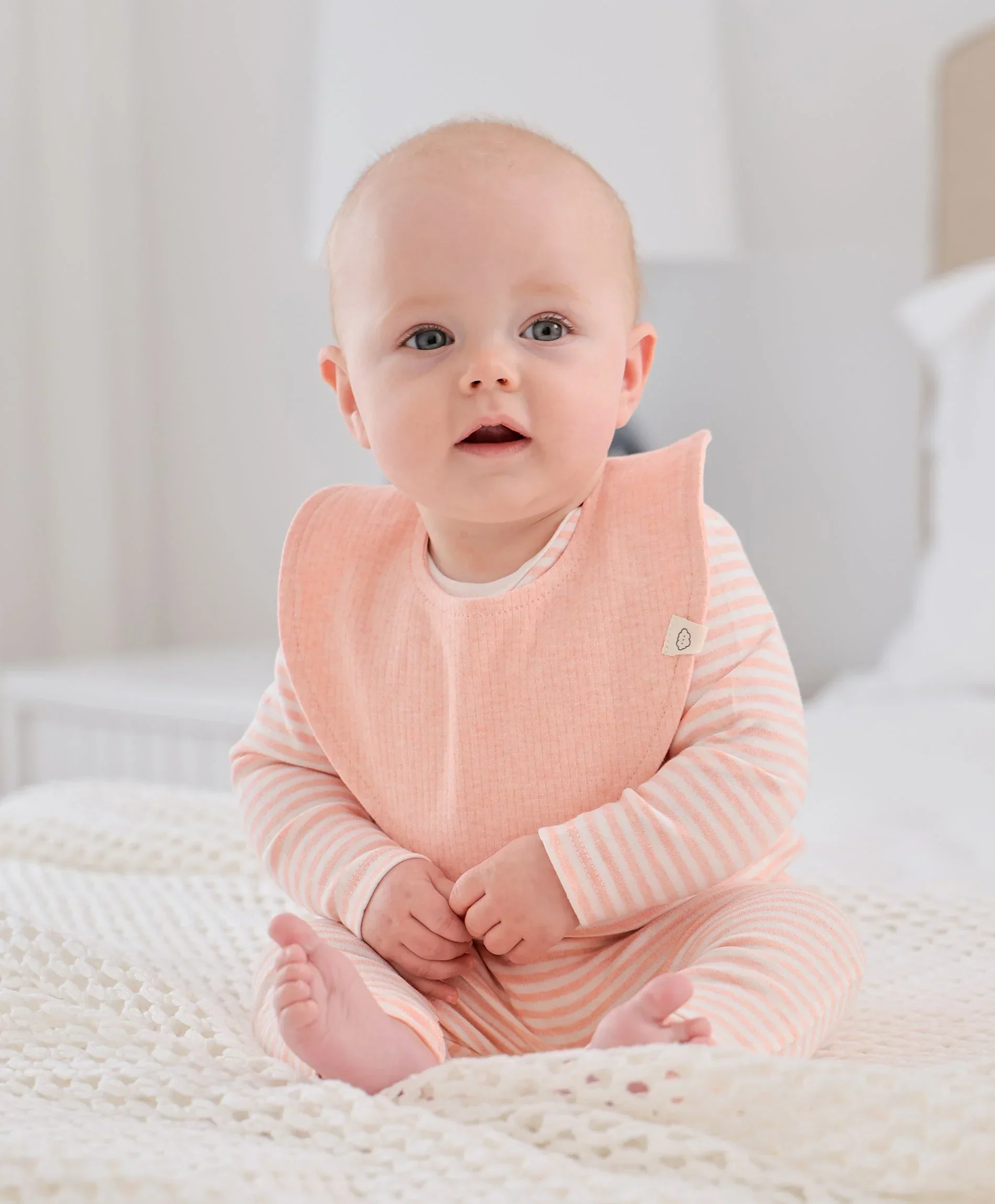 Organic Cotton Triangle Bib - Heather Pink - Image 7